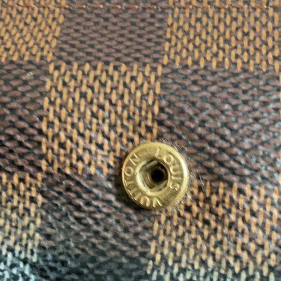 Louis Vuitton key holder checker print - Picture 10 of 10